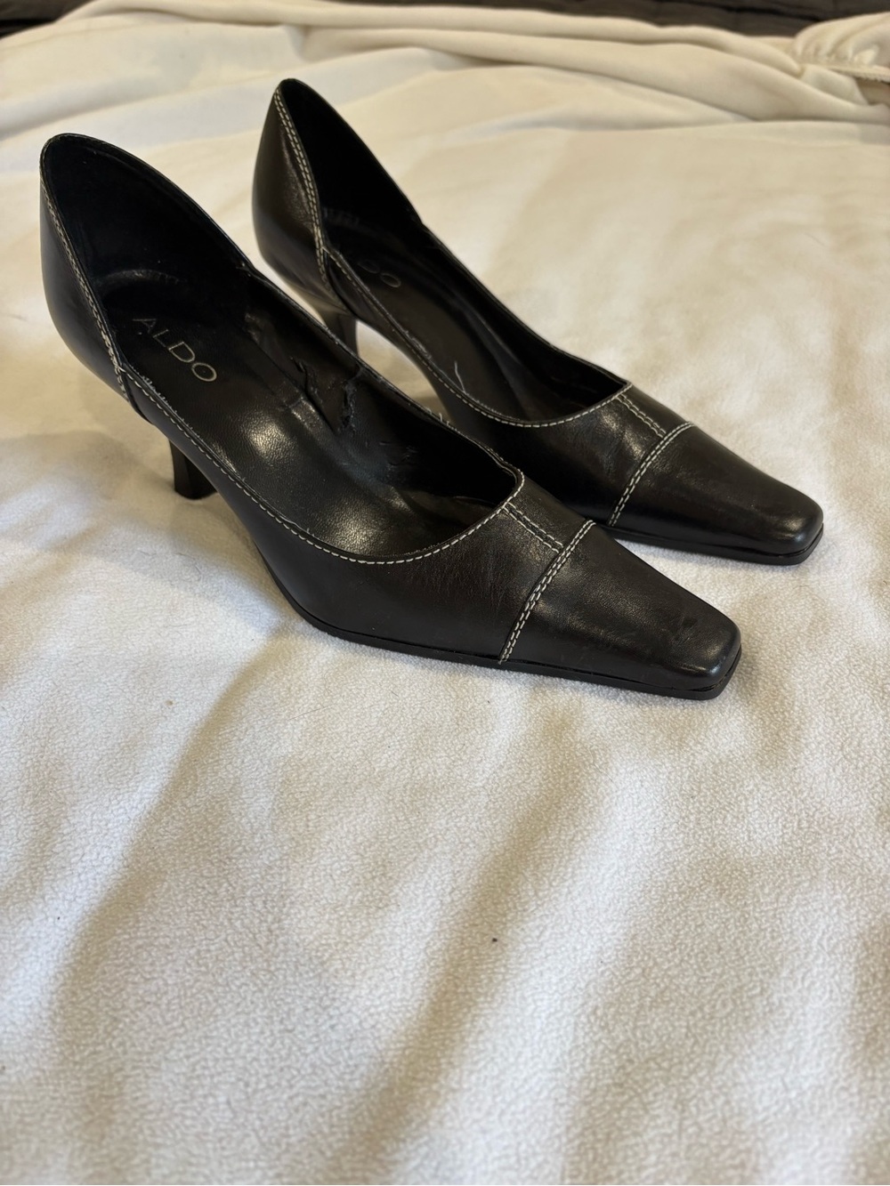 Vintage Aldo Black Leather Pointed Kitten Heel Pumps with Contrast Stitching
